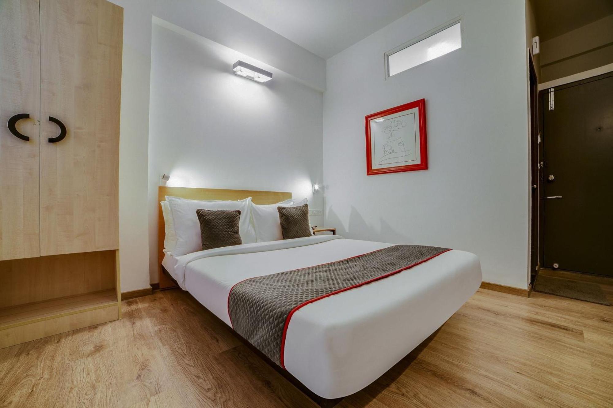 Townhouse Sarvar Hospitality Near Ascendas Park Square Mall Bangalore Bagian luar foto