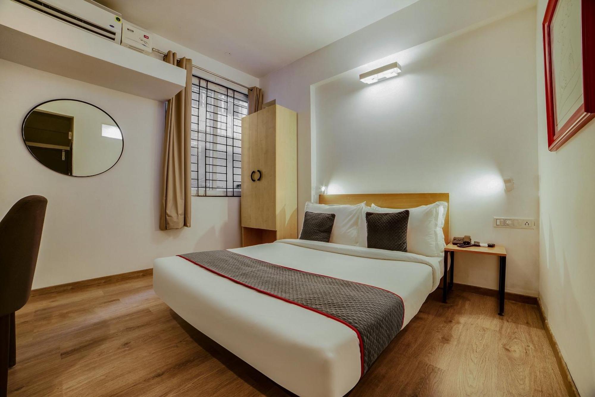 Townhouse Sarvar Hospitality Near Ascendas Park Square Mall Bangalore Bagian luar foto