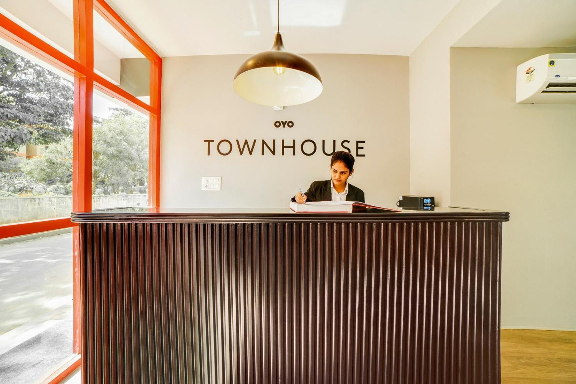 Townhouse Sarvar Hospitality Near Ascendas Park Square Mall Bangalore Bagian luar foto