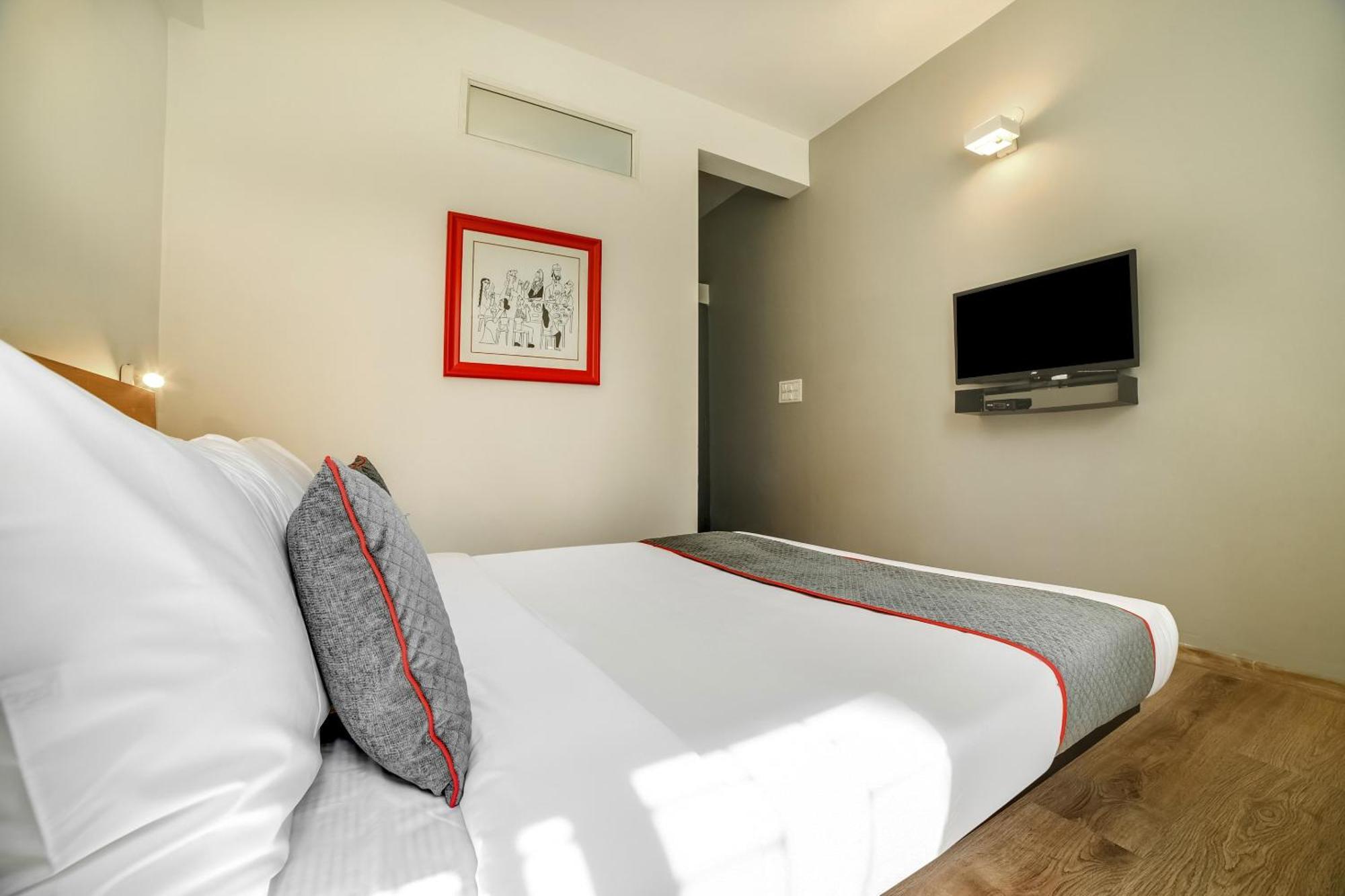 Townhouse Sarvar Hospitality Near Ascendas Park Square Mall Bangalore Bagian luar foto