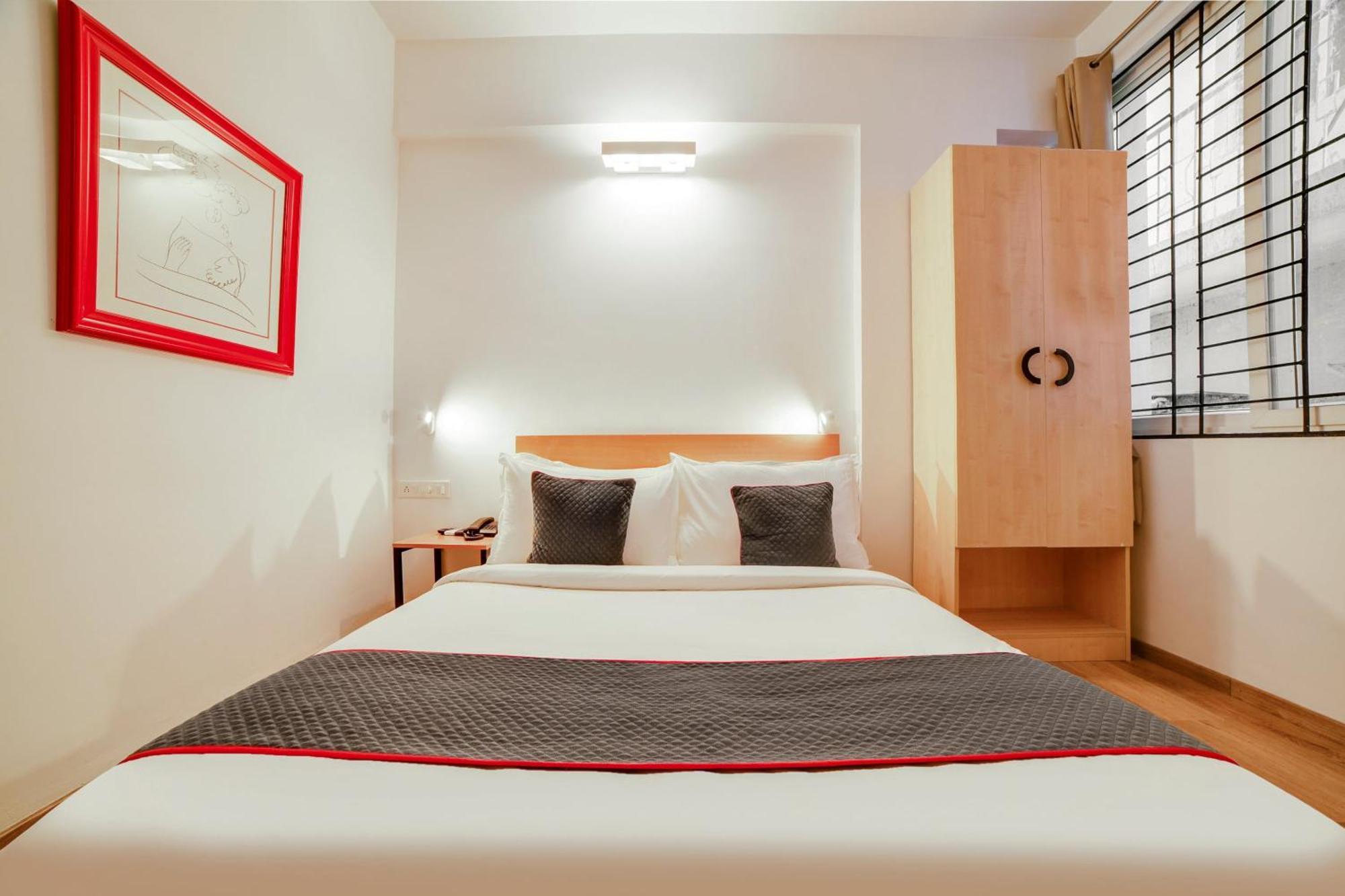 Townhouse Sarvar Hospitality Near Ascendas Park Square Mall Bangalore Bagian luar foto