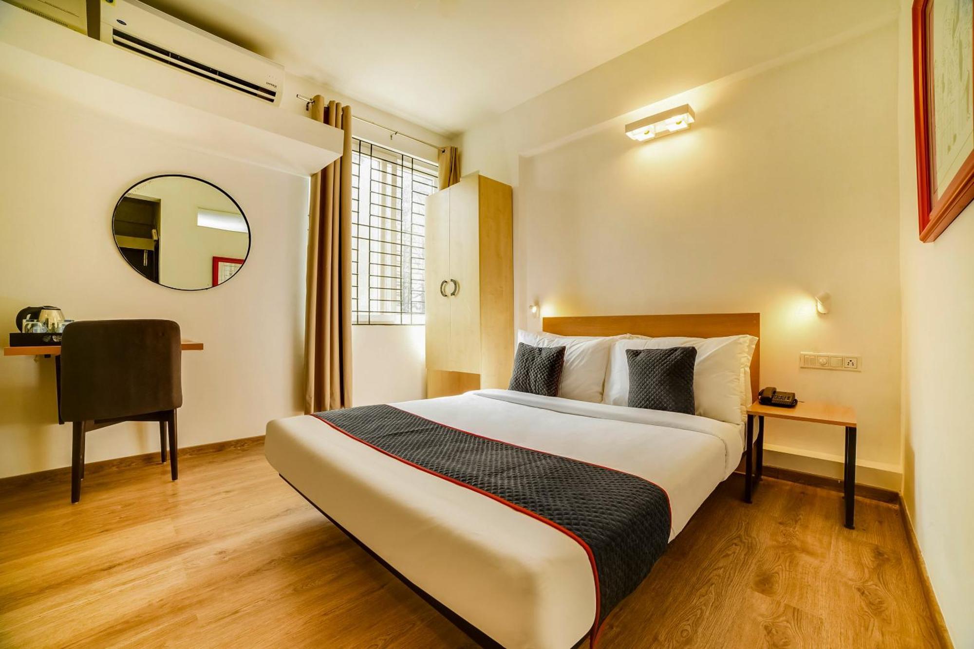 Townhouse Sarvar Hospitality Near Ascendas Park Square Mall Bangalore Bagian luar foto