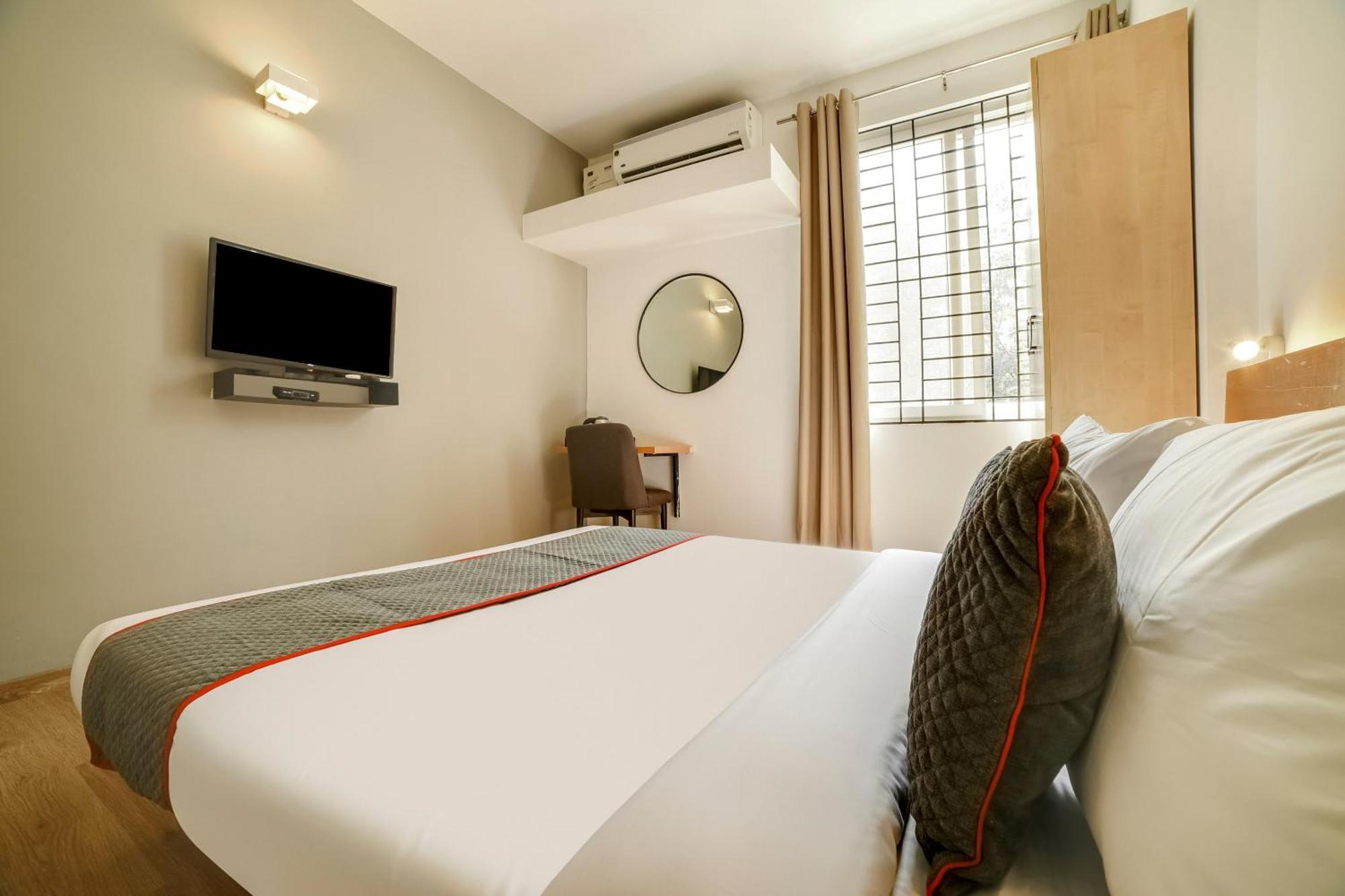 Townhouse Sarvar Hospitality Near Ascendas Park Square Mall Bangalore Bagian luar foto