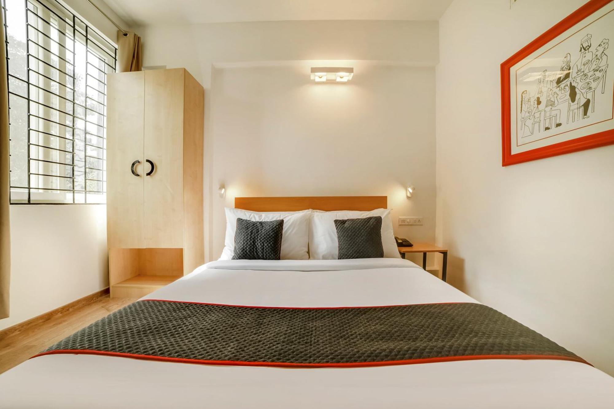 Townhouse Sarvar Hospitality Near Ascendas Park Square Mall Bangalore Bagian luar foto