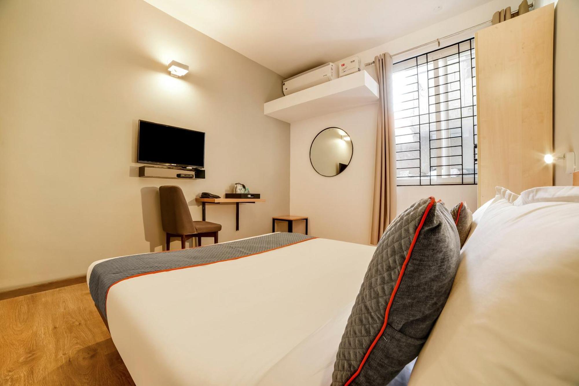 Townhouse Sarvar Hospitality Near Ascendas Park Square Mall Bangalore Bagian luar foto
