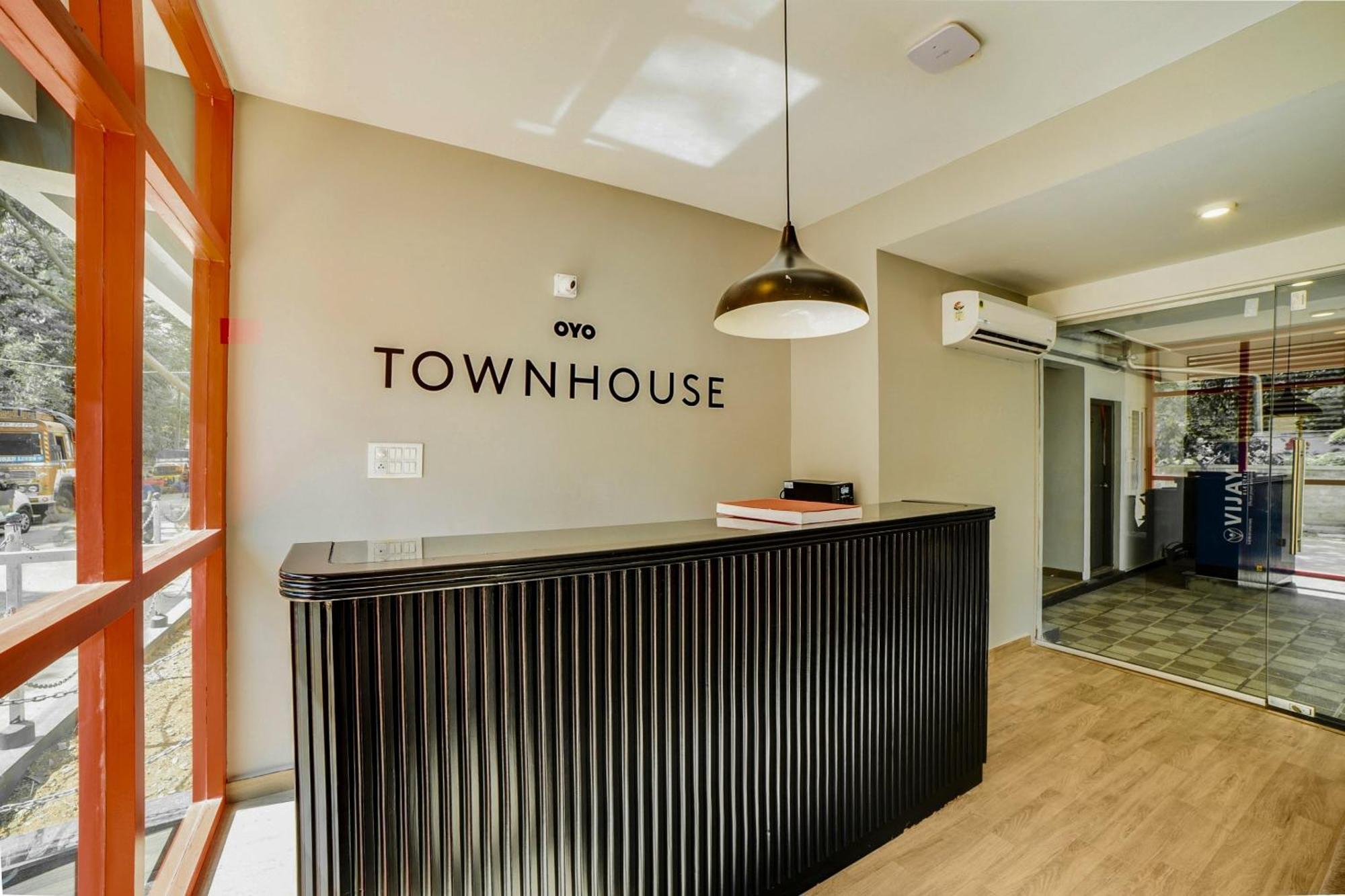 Townhouse Sarvar Hospitality Near Ascendas Park Square Mall Bangalore Bagian luar foto