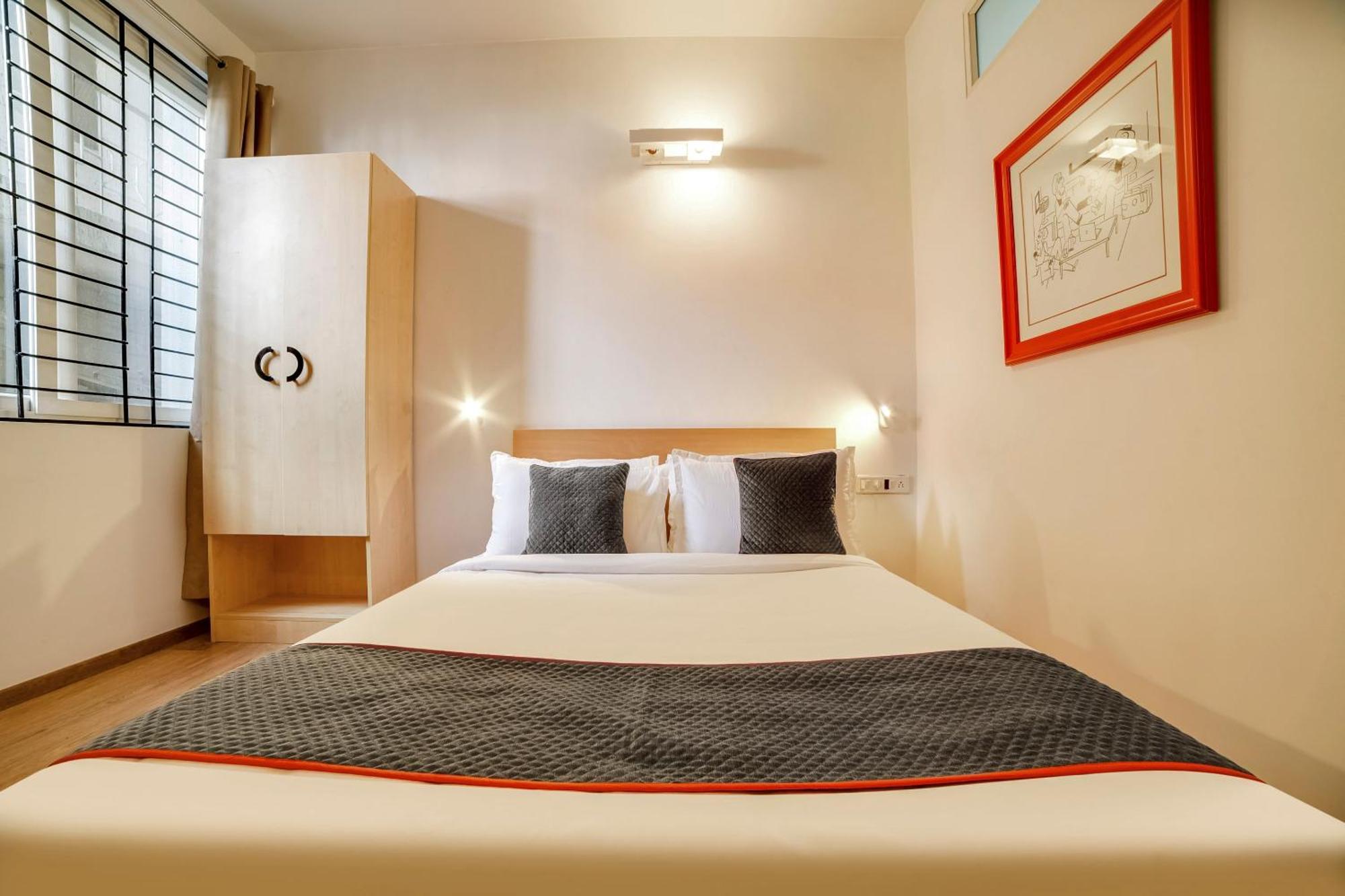 Townhouse Sarvar Hospitality Near Ascendas Park Square Mall Bangalore Bagian luar foto